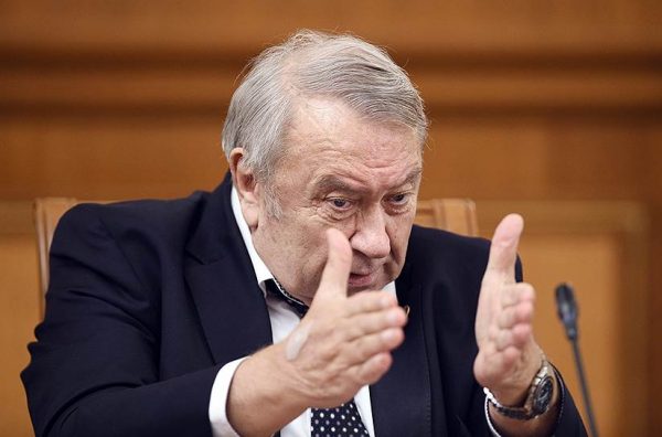РАН направила в правительство просьбу Фортова не продлевать его полномочия РАН направила в правительство просьбу Фортова не продлевать его полномочия