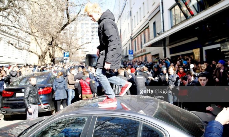 Подростки на митингах. Что происходит