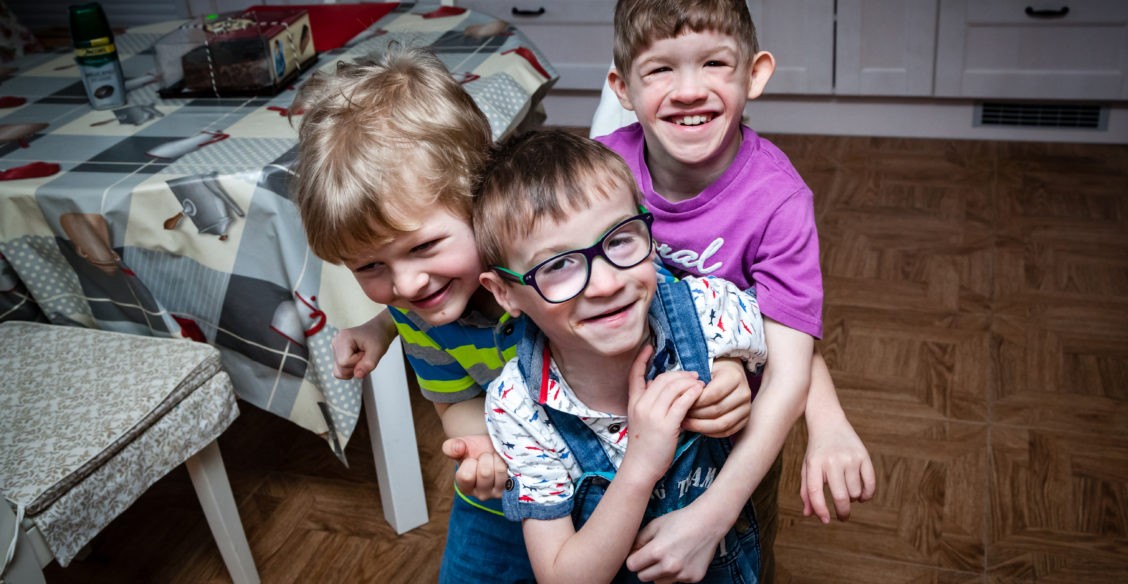 «Сережа орал, бил меня по лицу и даже кричал “Помогите!”»