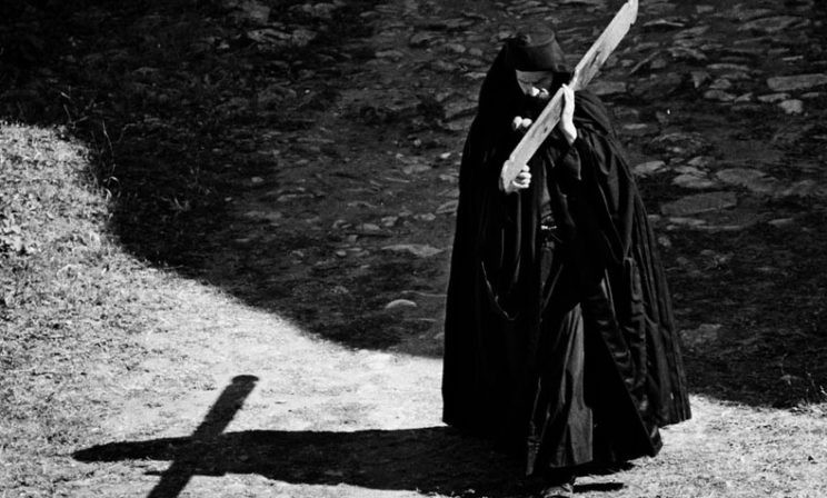 Нам тяжело нести свой крест? Почему же мы отвергаем помощь?