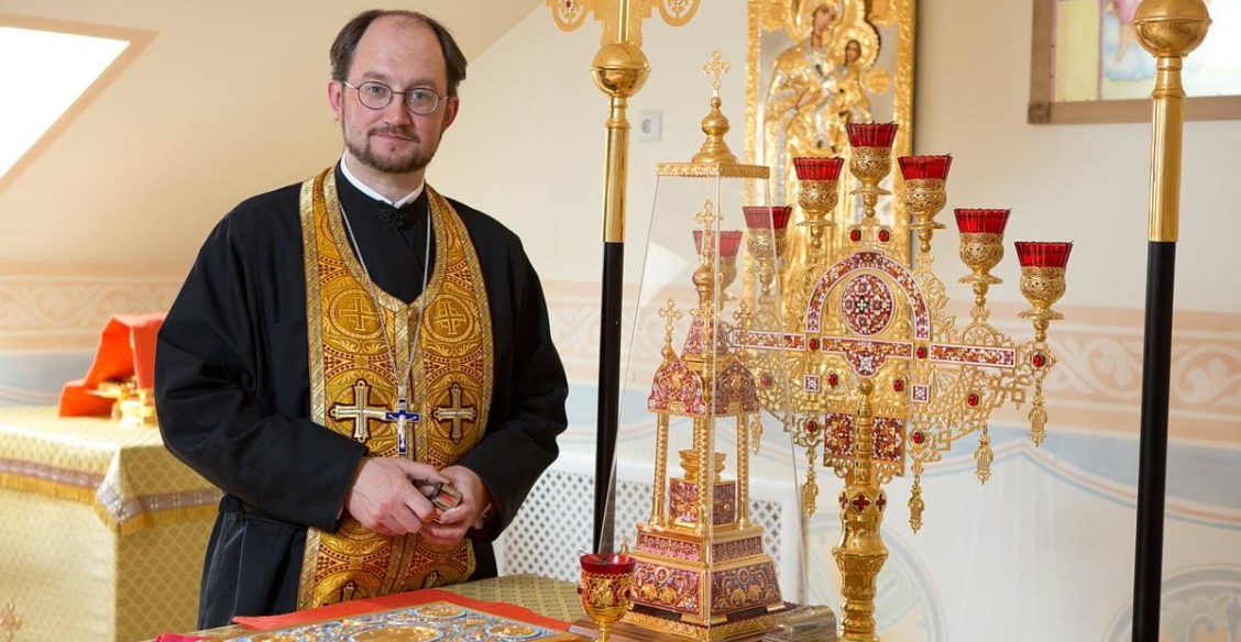 Александр Ткаченко: Люди не прощают священнику формализм