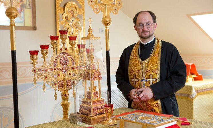 Александр Ткаченко: Люди не прощают священнику формализм