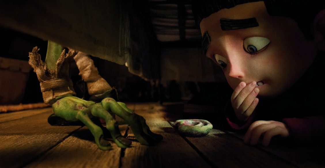 Для чего детям страшилки о черных занавесках и красных пятнах