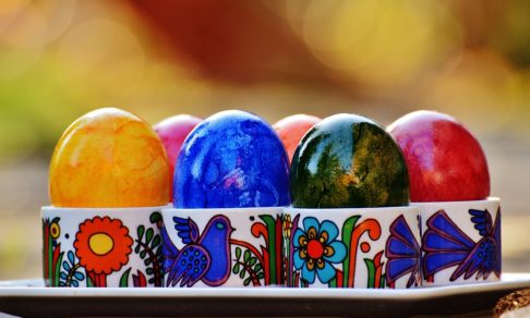 5 необычных способов покрасить яйца (+видео)