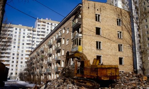 Хрущевки в Москве сносят в интересах строителей, а не жителей