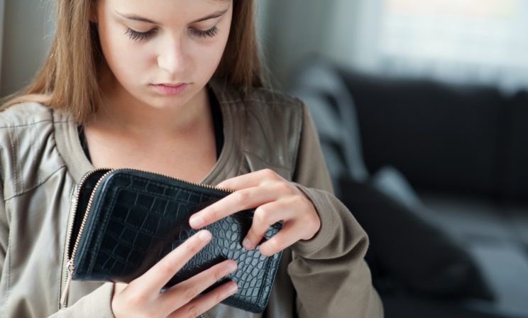 А раньше вору руки отрубали, и вообще я тебя в милицию сдам!