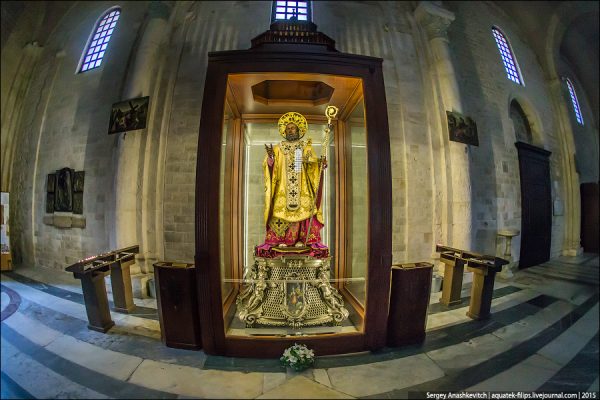 Базилика святого Николая в Бари: реликвии и убранство (фото)
