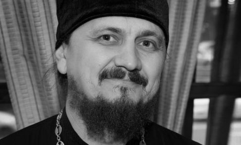 Батюшка вдруг доставал из недр подрясника живое дымчатое чудо...