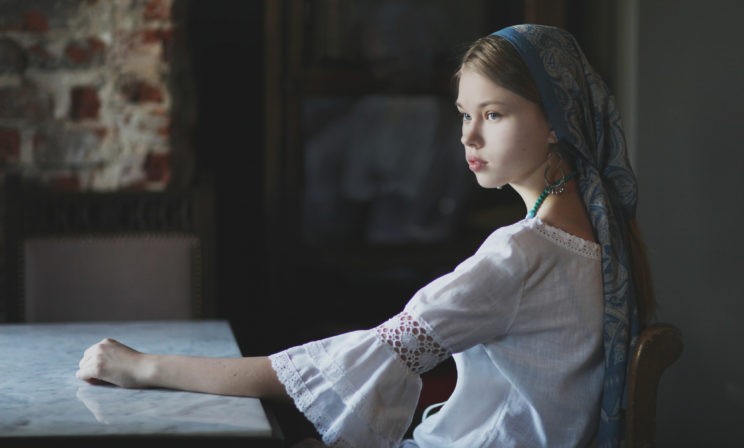 Она не видела, как папа разбрасывает носки