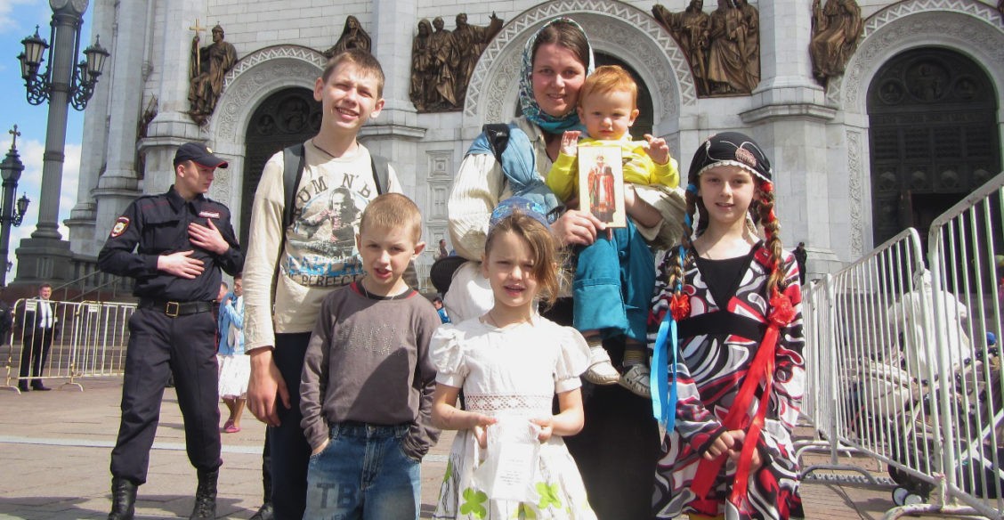 Мама и волонтер: три разных пути к святителю Николаю