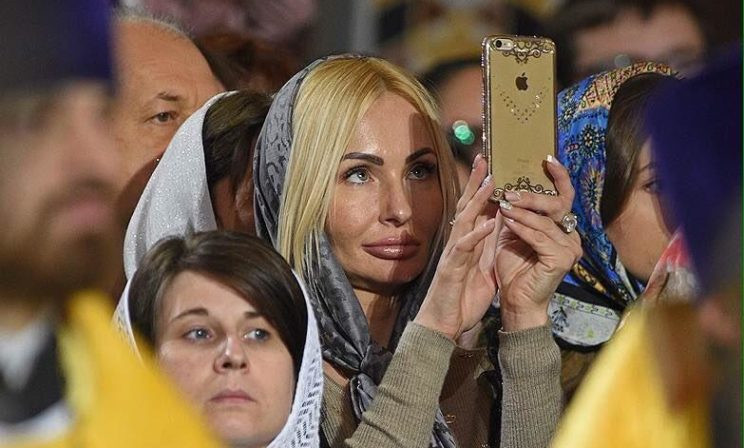 «Американская гражданка, что вы себе позволяете в храме!»