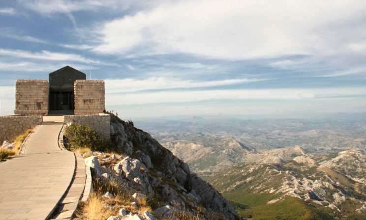 Шесть раз его гроб перекапывали