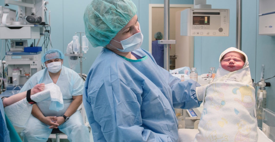 Врач может зайти в роддом и выйти через пять дней