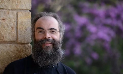 “Мать ходит в храм с детства, но я не хочу быть как она”