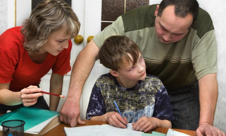 «Сколько можно за тебя краснеть?»