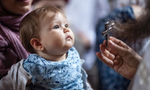 Можно ли покрестить ребенка без огласительной беседы?