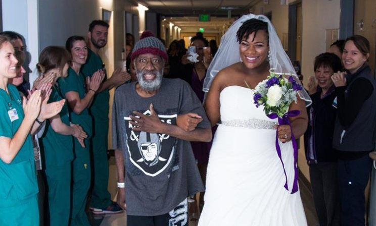 Молодожены сыграли свадьбу в больнице у умирающего отца