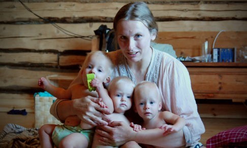 На острове с тройней – выжить по-русски