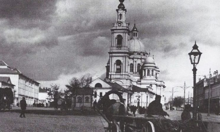 Елоховский приход был равен процветающему уездному городу…