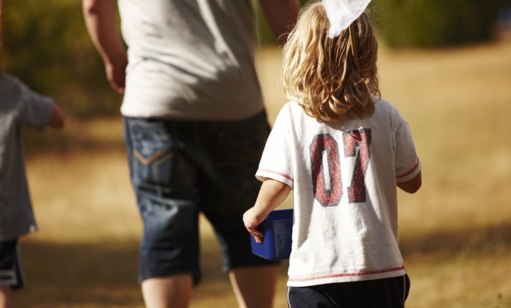 Длинные волосы - больше не угроза: детей в Хакасии вернут маме через 5 дней