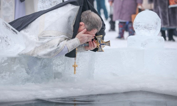 Крещенская или Богоявленская – какая вода ценнее (тест)