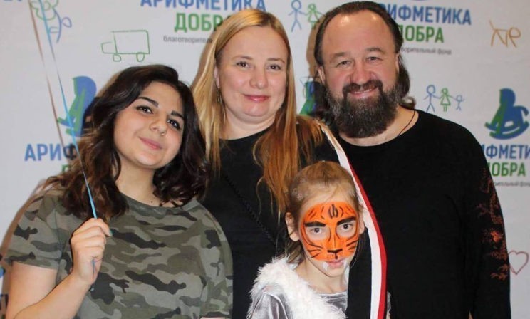 Одна наша дочь 15 лет жила без документов, а другая была изгоем