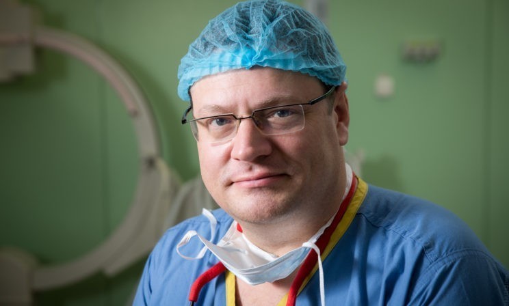 Тимофей Сухинин — врач, пришивший девушке отрубленные руки