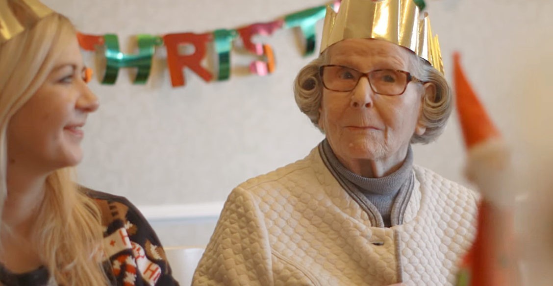 Мне 96, и я помогаю другим людям находить друг друга