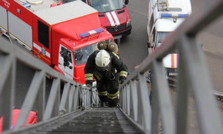 Пожар в общественном месте или в доме - как спасти себя и помочь другим