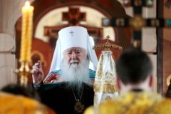 Митрополит Ювеналий: В праздники по три Литургии – это разве «отход от Церкви»?