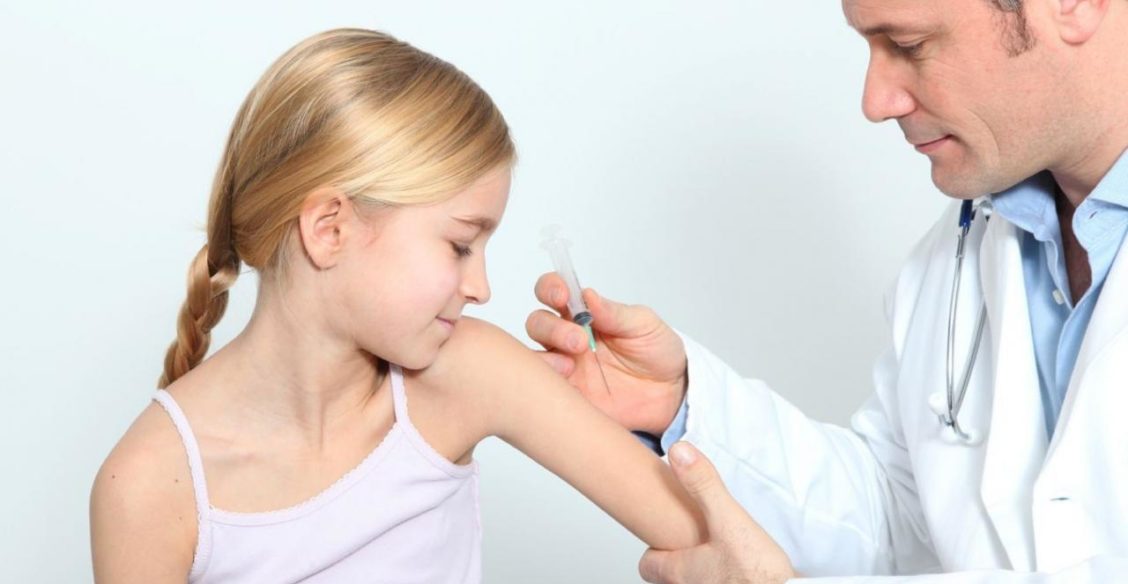 «Иностранных вакцин по старой цене уже не будет». О чем нужно позаботиться родителям