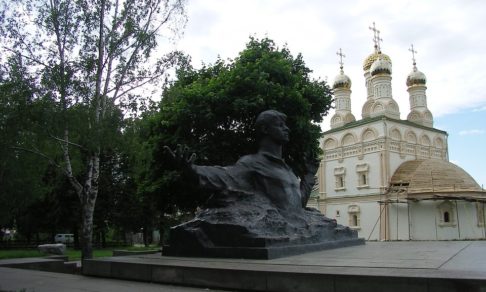 Стихи Есенина. Памятник в Рязани