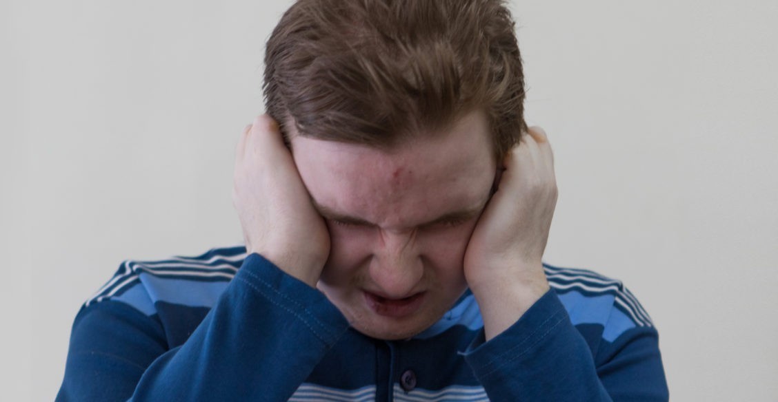 Если человек кричит, дерется и кусается – как понять, что он страдает?