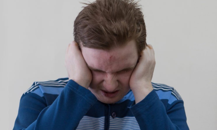 Если человек кричит, дерется и кусается – как понять, что он страдает?