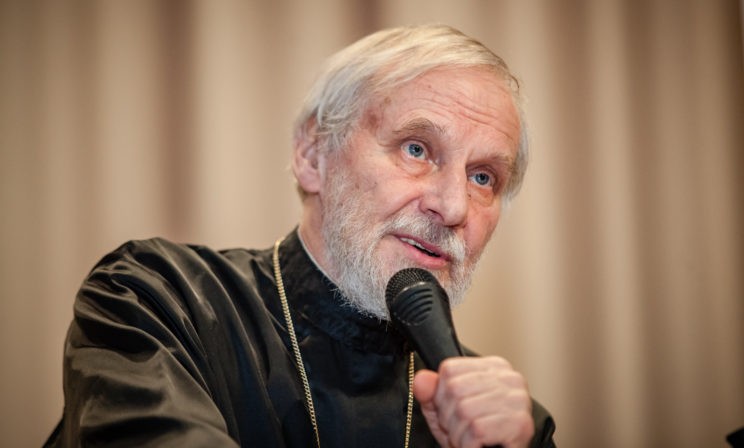 Подходим к танкам, стучим по крышке: «Мы хотим вам Евангелие дать»