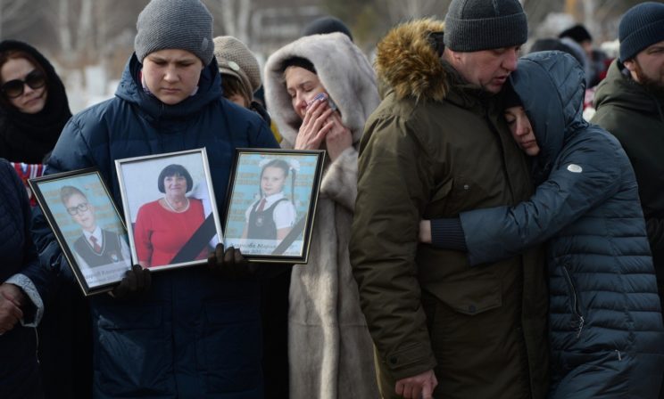 «Я хочу поставить скульптуру своей семьи, чтобы приходить и общаться…» Кемерово. 40 дней