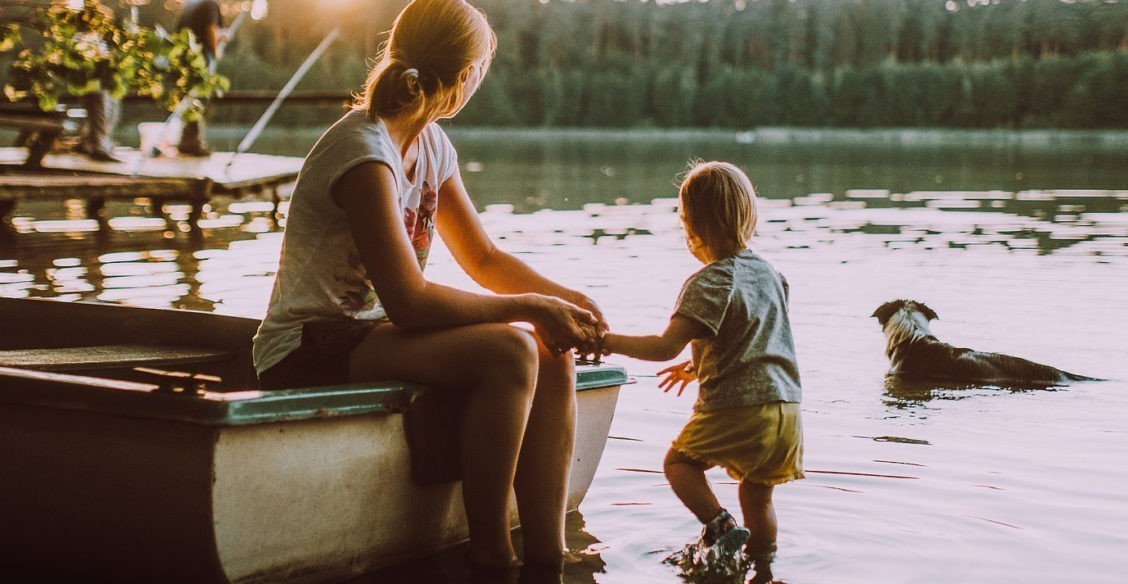 «Там мелко – что может случиться»: 6 правил для ребенка у воды
