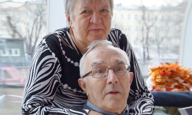 Когда муж стал давиться обычной водой, мы не знали, что делать