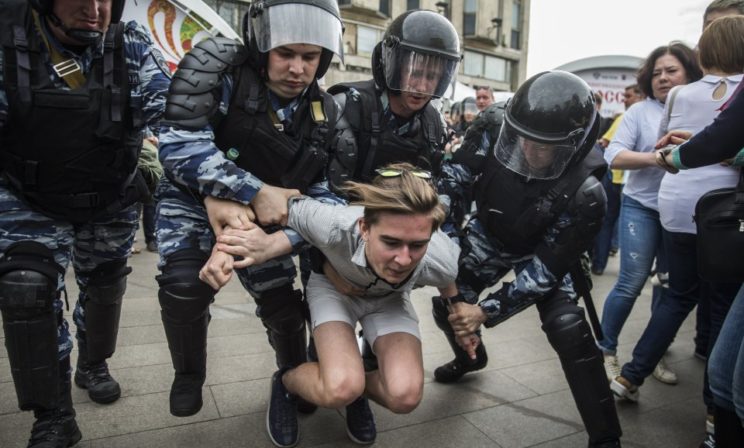 Мама, я на митинг! - что делать родителям подростка