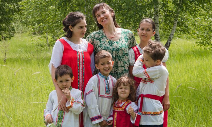 К нам монашку положили, она десятого ребенка ждет!