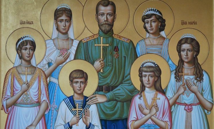 С короной на голове, но чаще без нее – иконы Царственных страстотерпцев