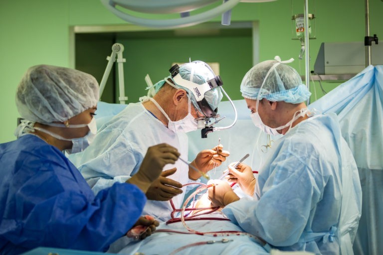 Во время операции по устранению врожденного порока сердца