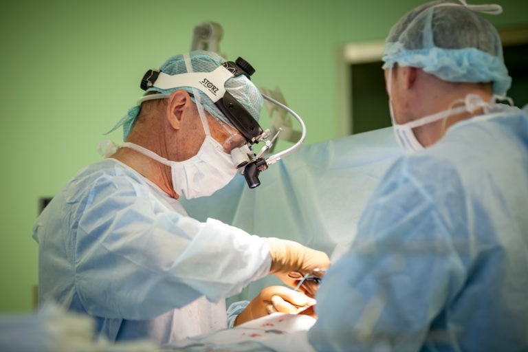 Операция по устранению врожденного порока сердца в отделении детской кардиохирургии