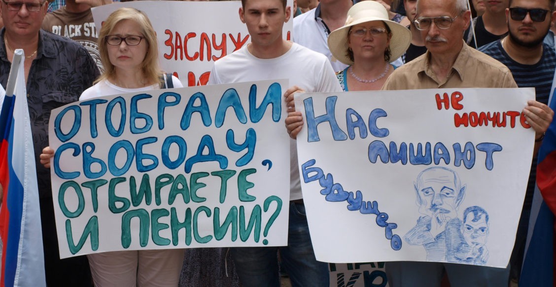 “Пенсия такая, что не знаю, куда складывать” - и какая зарплата у зама главбуха