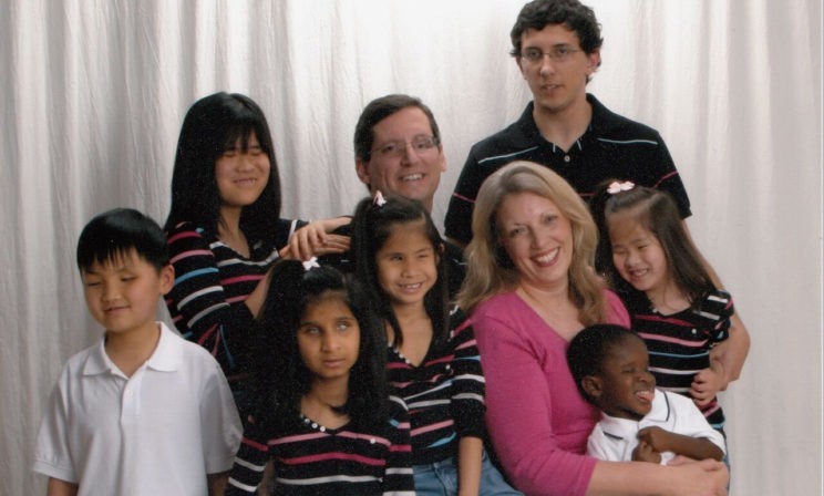 “Мы никогда не останемся у “пустого гнезда” - как живут приемные родители 6 незрячих детей