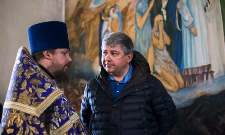 Люди приходят в Церковь с уверенностью, что она должна им все разрешить