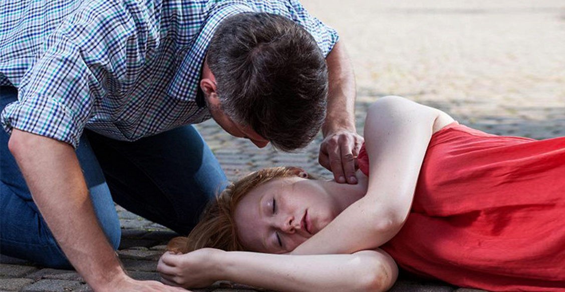 8 признаков и 3 простых действия, чтобы распознать инсульт у себя и близких