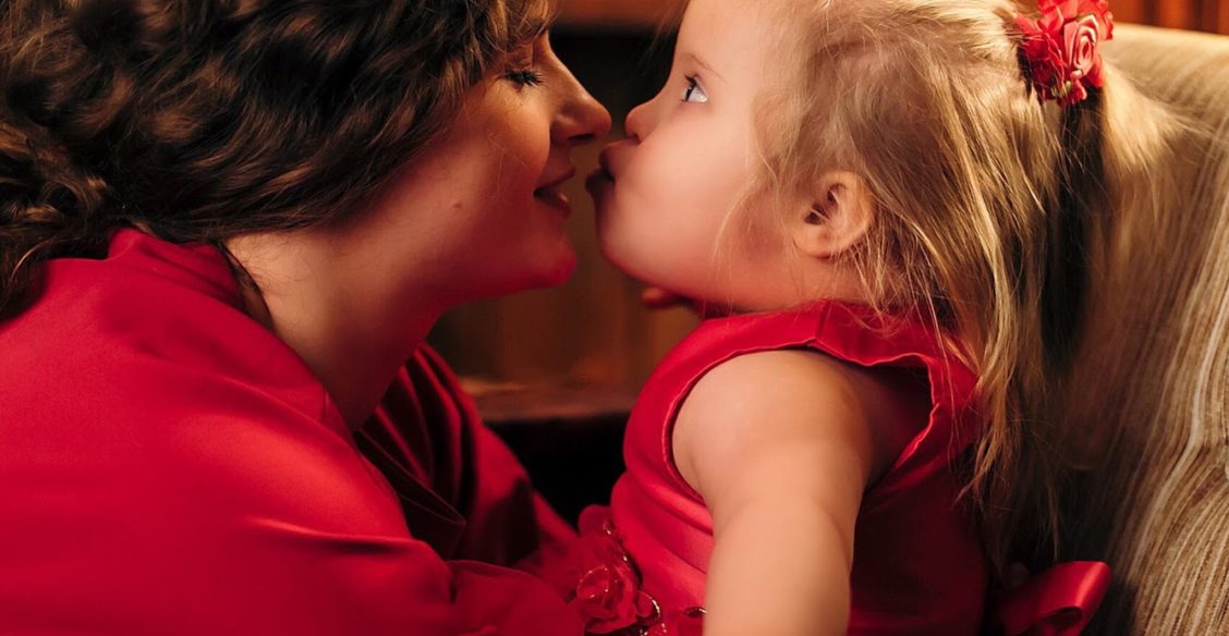 «Девочка, что за беда с тобой случилась?» – почему молодые и незамужние усыновляют детей