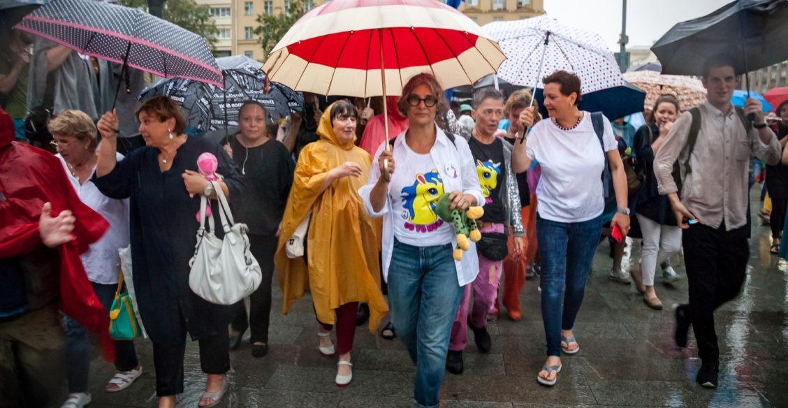 Марш матерей проходит в грозу: онлайн с несанкционированного шествия в Москве (+ФОТО)