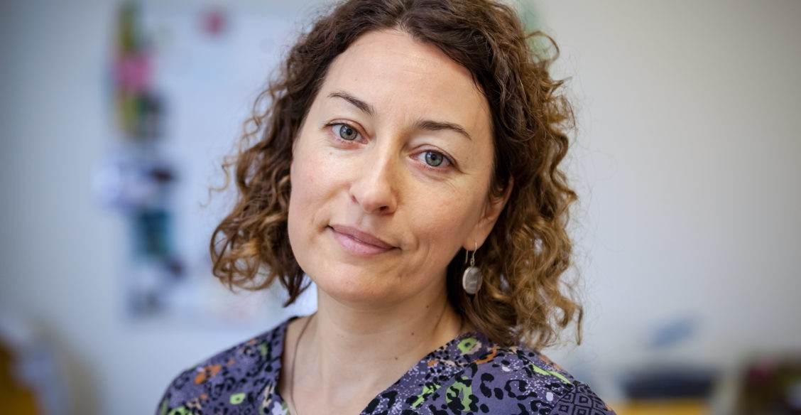 Психолог Алина Хаин: Мы с папой ребенка молча сидели на полу у двери реанимации